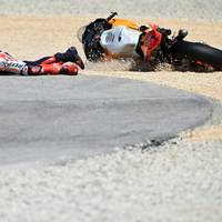 Der achtmalige Motorrad-Weltmeister Marc Marquez hat sich beim MotoGP-Saisonauftakt in Portugal wie befürchtet einen Mittelhandbruch zugezogen.