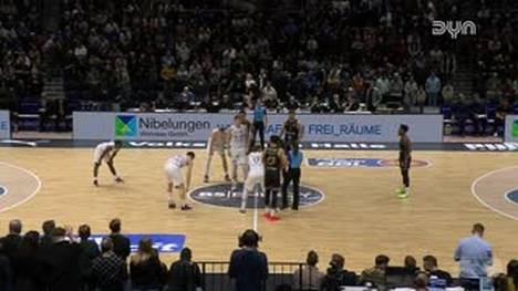 Spiel Highlights zu Basketball Löwen Braunschweig - BG Göttingen (1)