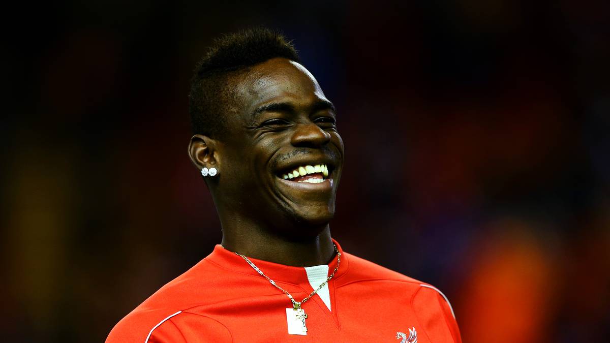 Am Ende waren die Klauseln für "Super-Mario" bares Geld wert: Über eine Million Euro, dafür dass man die simpelsten Regeln des Zusammenlebens beachtet - klar, dass Balotelli am Ende gut Lachen hatte