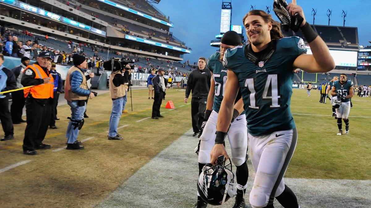RILEY COOPER (Receiver): Eher harmlos ist Coopers Vergehen in Florida. Der Receiver, 2015 von den Philadelphia Eagles entlassen, wurde von der Campus-Polizei verhaftet, weil er einem Polizeifahrzeug nicht den Weg freimachen wollte. In der NFL sorgte er mit einem Handyvideo für Aufsehen: Bei einem Konzert grölte Riley eine rassistische Parole