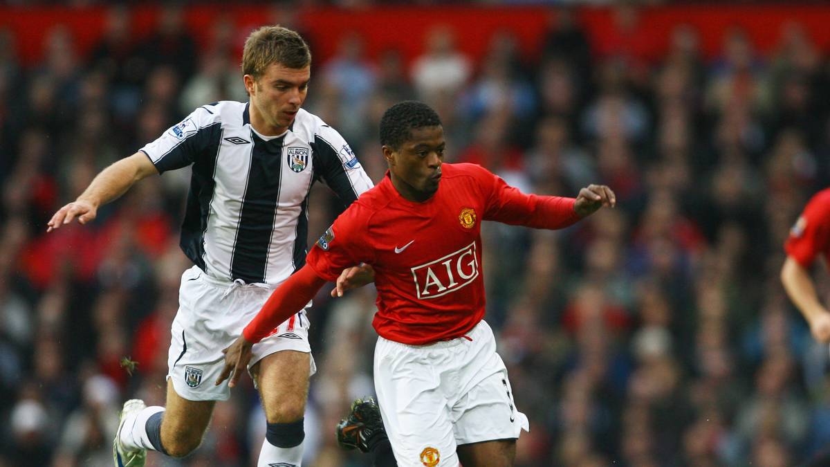 Den Großteil seiner Karriere verbrachte er bei Manchester United. Achteinhalb Jahre spielt er für die Red Devils. 2008 kann er hier sogar den Henkelpott in die Höhe stemmen