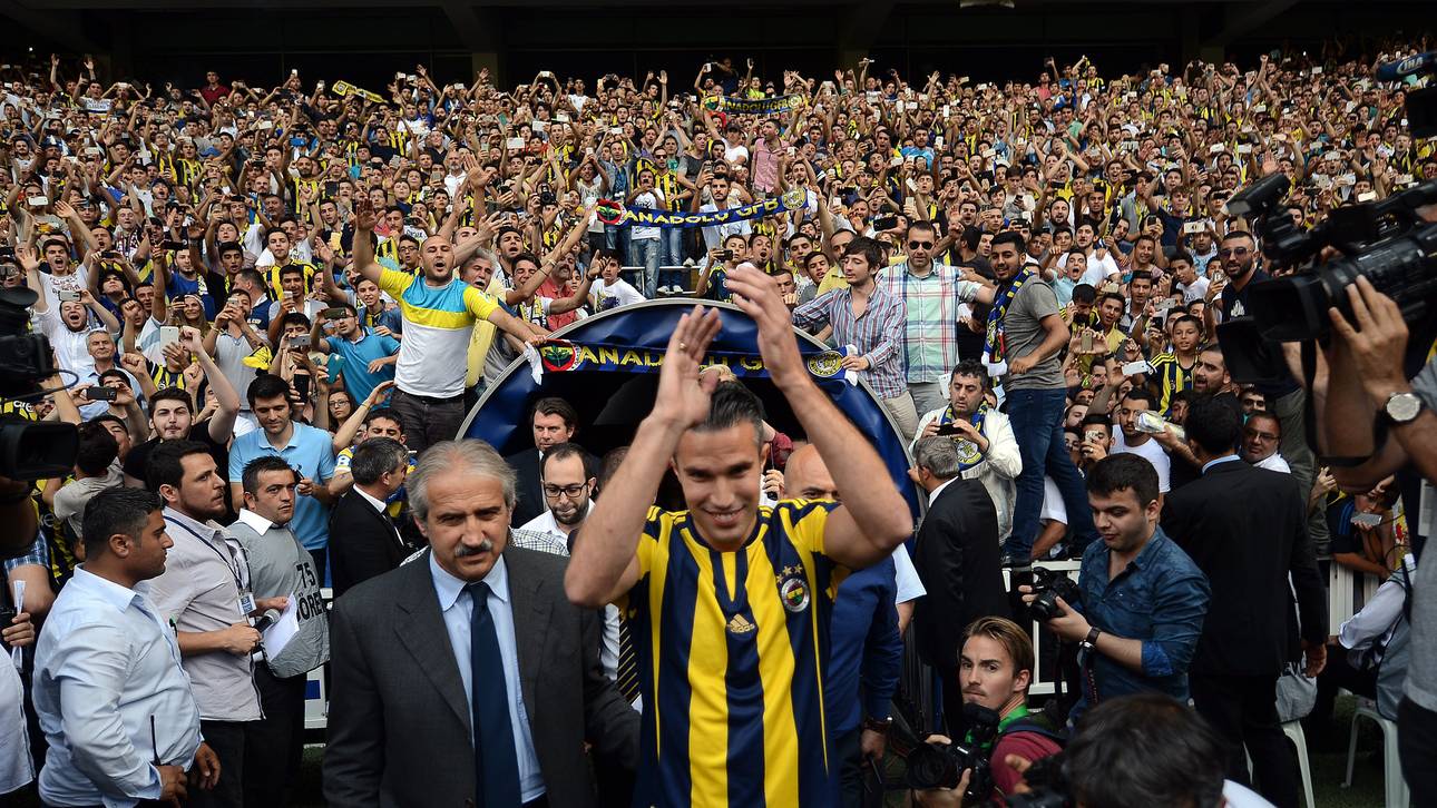 Fener-Fans feiern van Persie