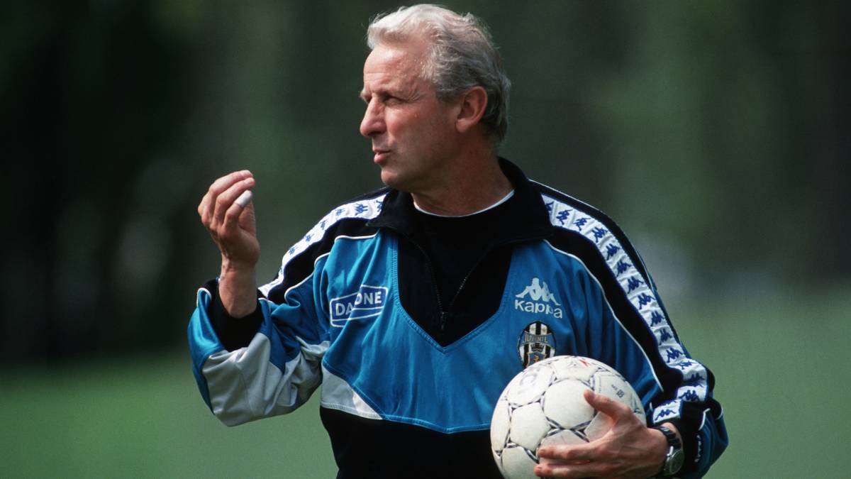 Vor seiner Bayern-Zeit hatte Trapattoni zwischen 1976 und 1986 eine Ära bei Juventus Turin geprägt, mit sechs Meistertiteln und zwei Europapokal-Triumphen. Zwischen 1991 und 1994 kam er auch zu Juve nochmal zurück - er wirkte nicht ganz so erfolgreich, aber holte 1993 erneut den UEFA-Cup