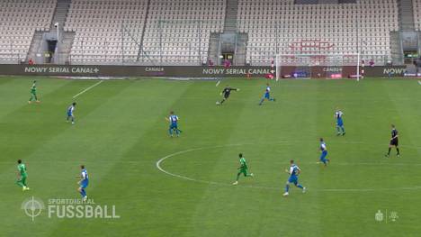 In Führung und in Überzahl: Das abstiegsbedrohte Puszcza Niepolomice liegt gegen Radomiak Radom klar auf Siegkurs - bis der Gästekeeper mit einem sensationellen Tor aus 80 Metern zum Spielverderber wird.