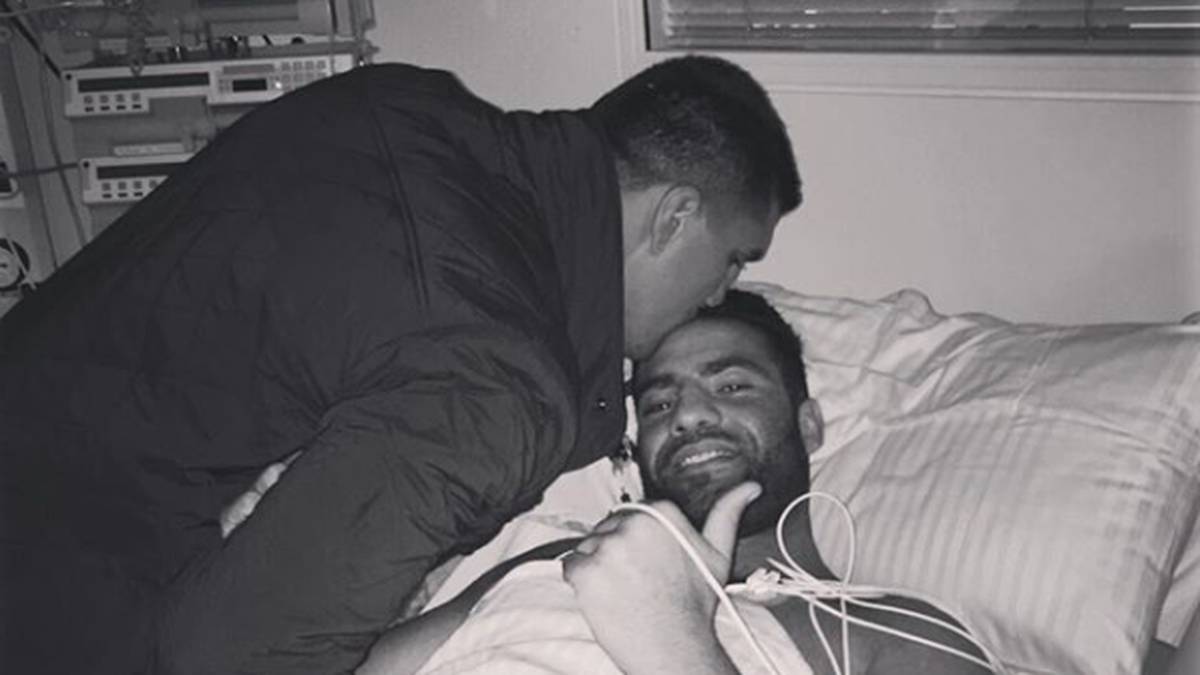 Im September 2015 wird Charr in einem Döner-Imbiss in Essen angeschossen und schwer verletzt. Eine Notoperation rettet ihm das Leben. Der mutmaßliche Täter stellt sich zwei Wochen später und wird wegen gefährlicher Körperverletzung zu fünf Jahren Haft verurteilt 