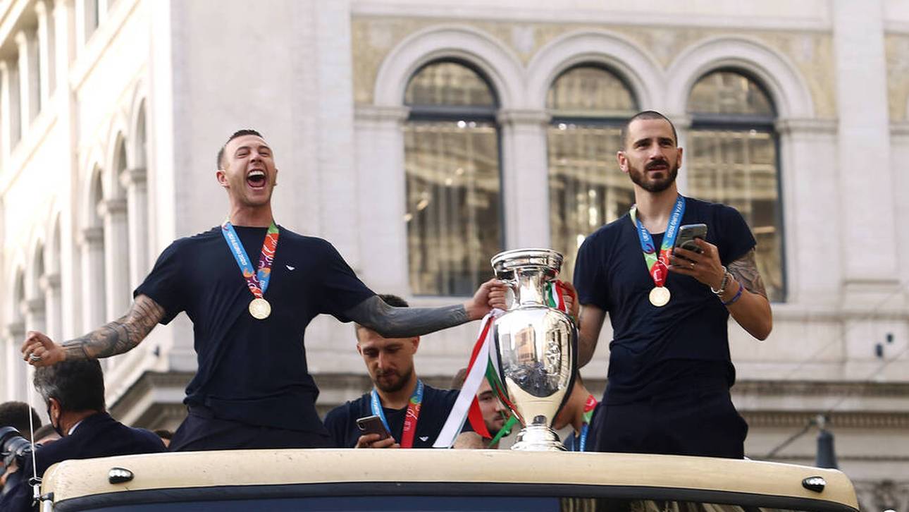 Kurz vor seiner Hochzeit feierte Francesco Bernardeschi (l., hier mit Leonardo Bonucci) noch Italiens EM-Titel