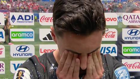 Stephen Eustáquio spricht über sein erlösendes 1:0 in der Nachspielzeit - doch plötzlich nimmt das Siegerinterview eine private Wendung. 