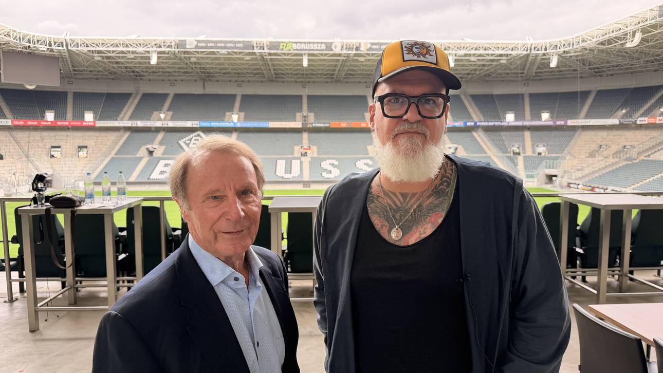 Berti Vogts (l.) mit SPORT1-Reporter Reinhard Franke im Borussia-Park