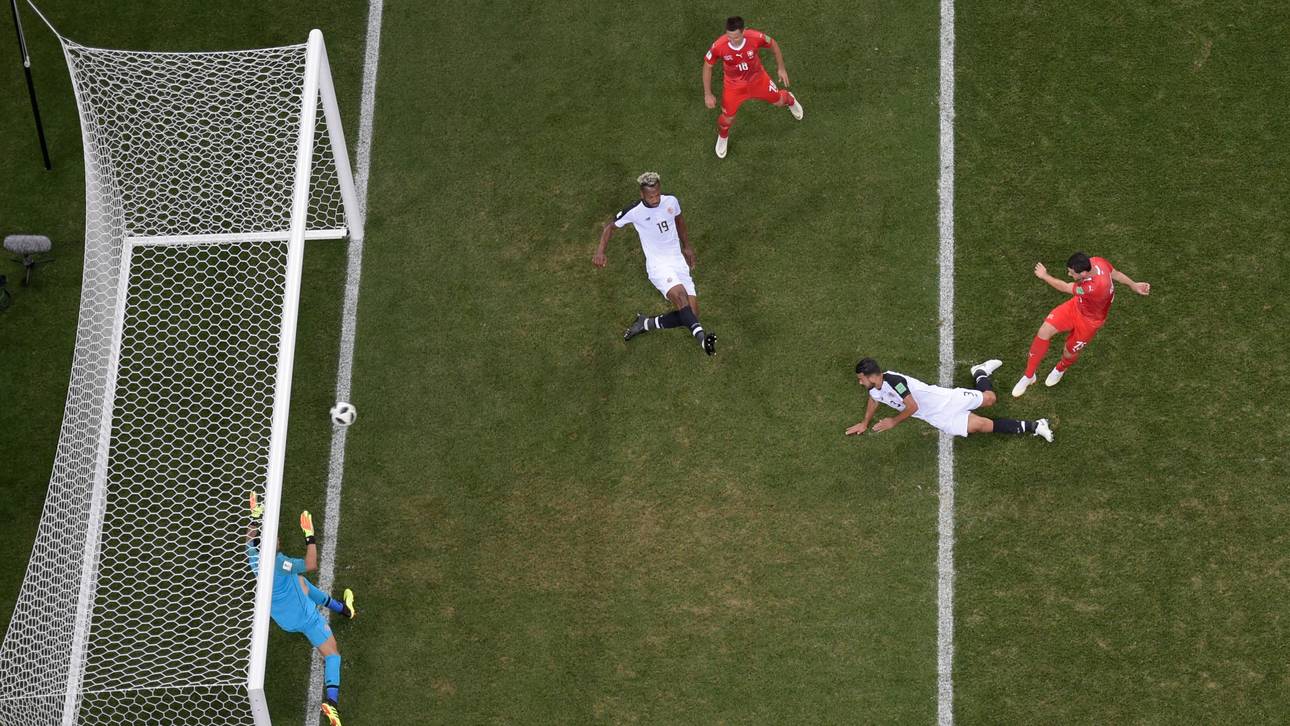 Schweiz müht sich ins Achtelfinale