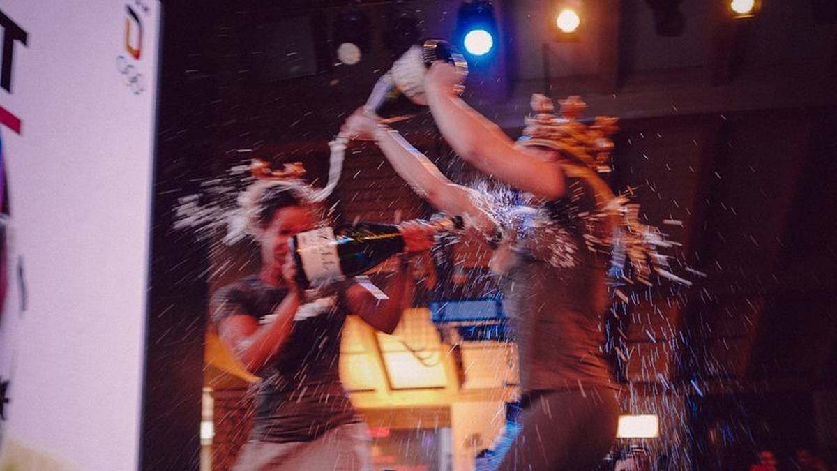 ...und sorgt für eine feuchtfröhliche Party