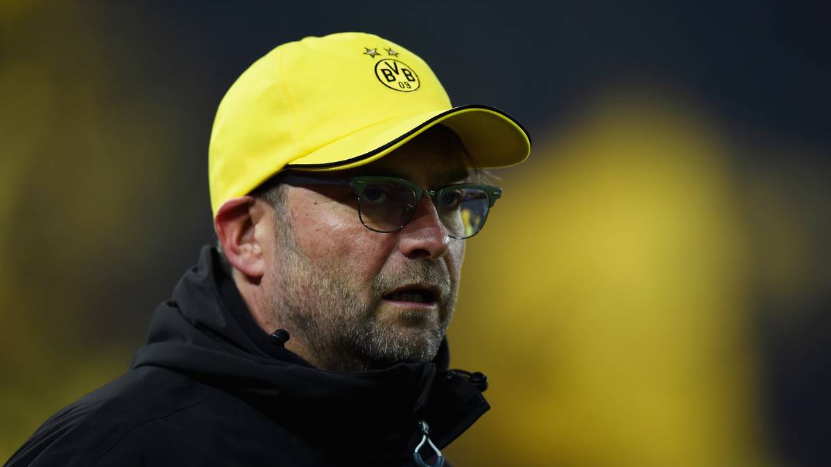 Oh, was ist denn da los? Dortmunds Trainer Jürgen Klopp kann am Freitagabend kaum glauben, was er da sieht. Soeben hat der 21. Spieltag begonnen, da liegt der BVB gegen Mainz 05 auch schon zurück