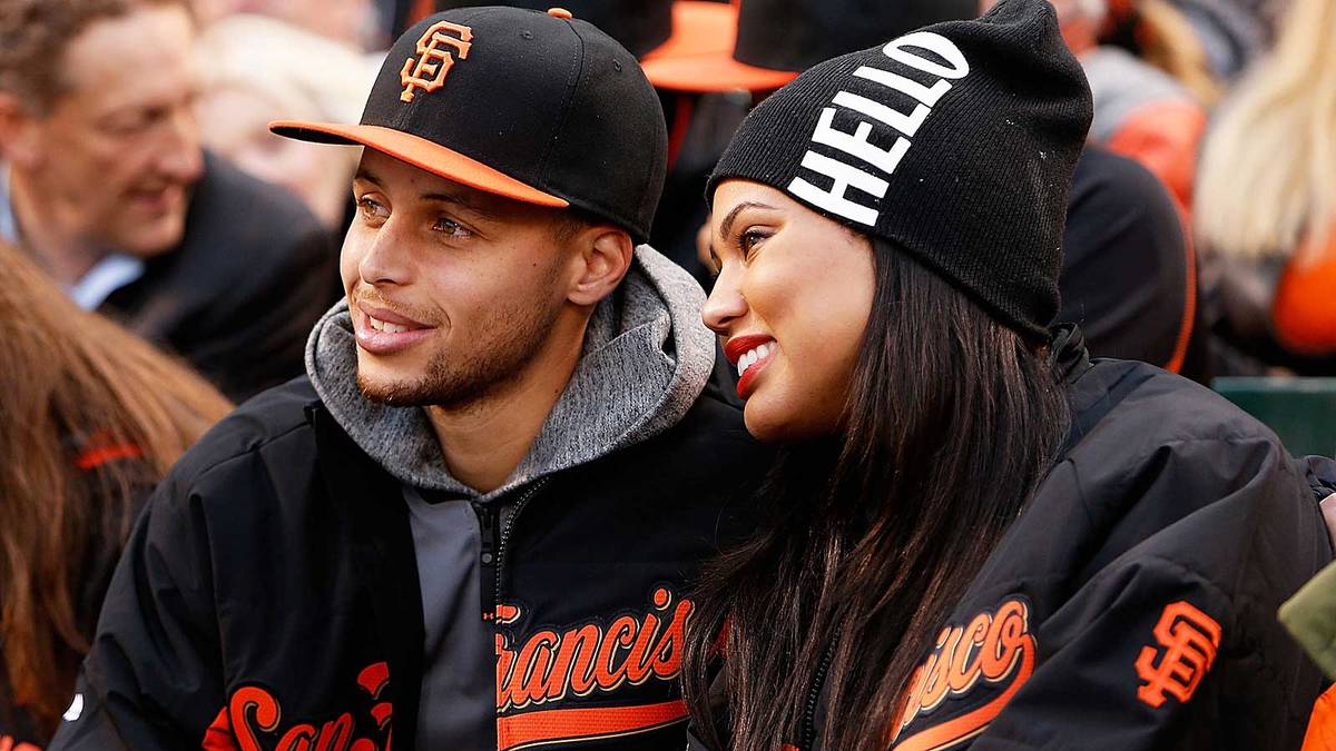 Gelegentlich schauen sich die beiden auch andere Sportarten an. Im Baseball gelten Currys Sympathien offensichtlich den San Francisco Giants