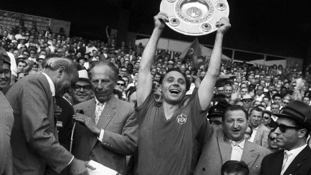 Waschechter Franke und die ganze Karriere über beim 1. FC Nürnberg aktiv, dabei zweimal Deutscher Meister. Nach der Karriere Betreiber eines Geschäftslokal und eines Sportartikelhauses. Außerdem immer wieder als Berater des FCN tätig. Starb 1994 im Alter von 69 Jahren an Krebs