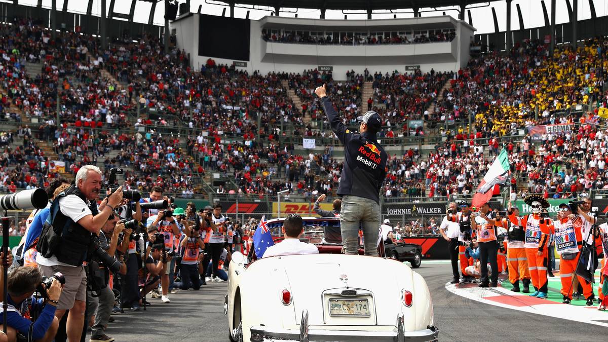 Auch Pole-Setter Daniel Ricciardo liegt das Publikum im Foro Sol, der Heimspielstätte des Baseball-Teams Diablos Rojos del Mexico, zu Füßen