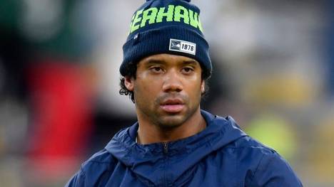 GREEN BAY, WISCONSIN - JANUARY 12: Russell Wilson #3 of the Seattle Seahawks looks on during warmups before taking on the Green Bay Packers in the NFC Divisional Playoff game at Lambeau Field on January 12, 2020 in Green Bay, Wisconsin. (Photo by Quinn Harris/Getty Images)