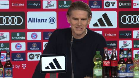 Bayern-Sportdirektor Christoph Freund äußert sich zu einer medial berichteten Deadline zur Vertragsentscheidung von Dayot Upamecano - und lässt sich dabei alle Türen offen. 