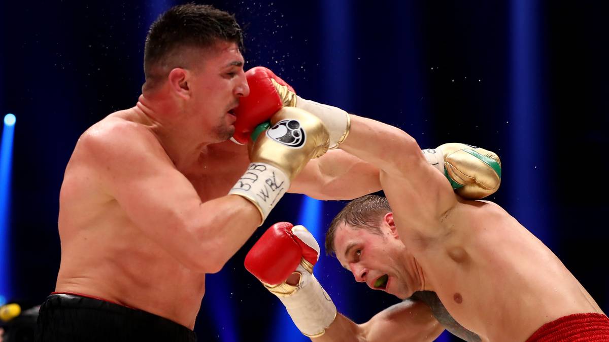 Briedis gewinnt fünf der ersten sechs Runden. Er ist deutlich beweglicher als sein deutscher Kontrahent und ist immer wieder mit Aufwärtshaken erfolgreich