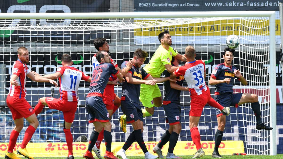 PLATZ 38: Alexander Weidinger (Jahn Regensburg): Weisse Westen: 0 - Gegentore: 7