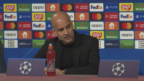 Manchester-City-Trainer Pep Guardiola reagiert mit Unverständnis auf die Frage, ob das Weiterkommen für City noch gefährdet sein könnte. 