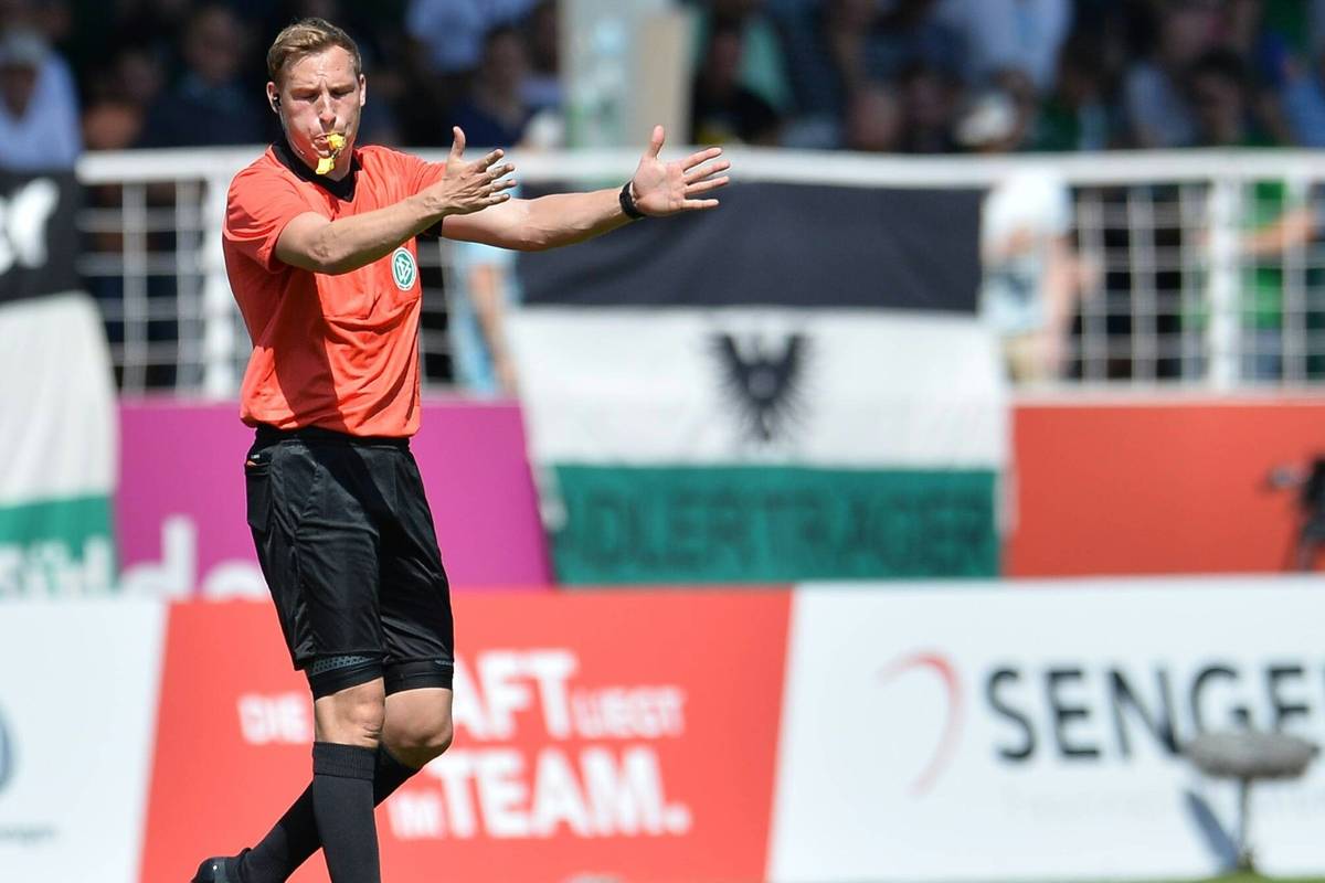 Bundesliga-Schiris pfeifen in Japan