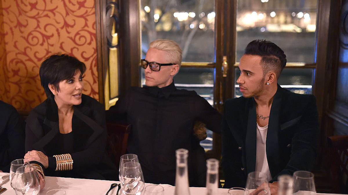 2019: Im Oktober schockte Hamilton seine Fans mit einem düsteren Instagram-Post: "Ehrlich gesagt, fühle ich mich gerade danach, alles hinzuwerfen. Komplett runterzufahren. Die Welt ist ein kaputter Ort." Beendet er etwa seine Karriere? Nein. Hamilton, der sich seit 2017 vegan ernäht, wollte offenbar nur wachrütteln