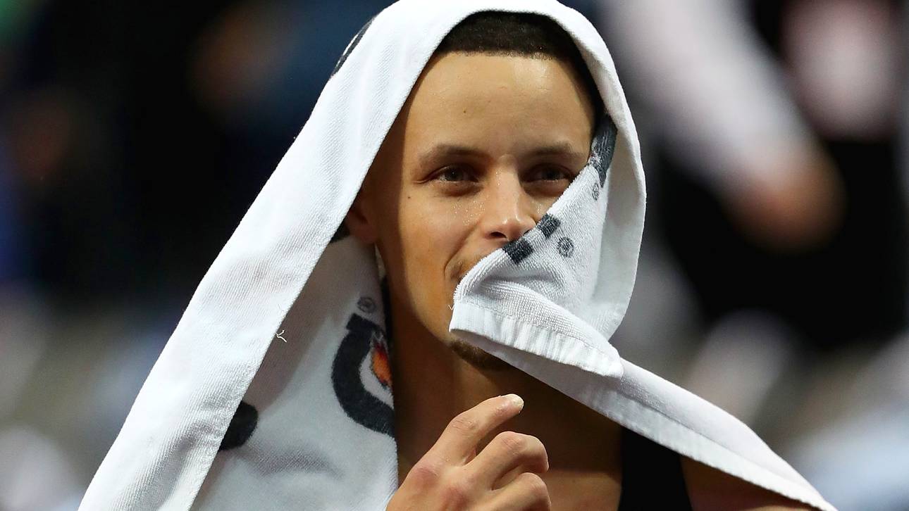 Curry in Autounfall verwickelt