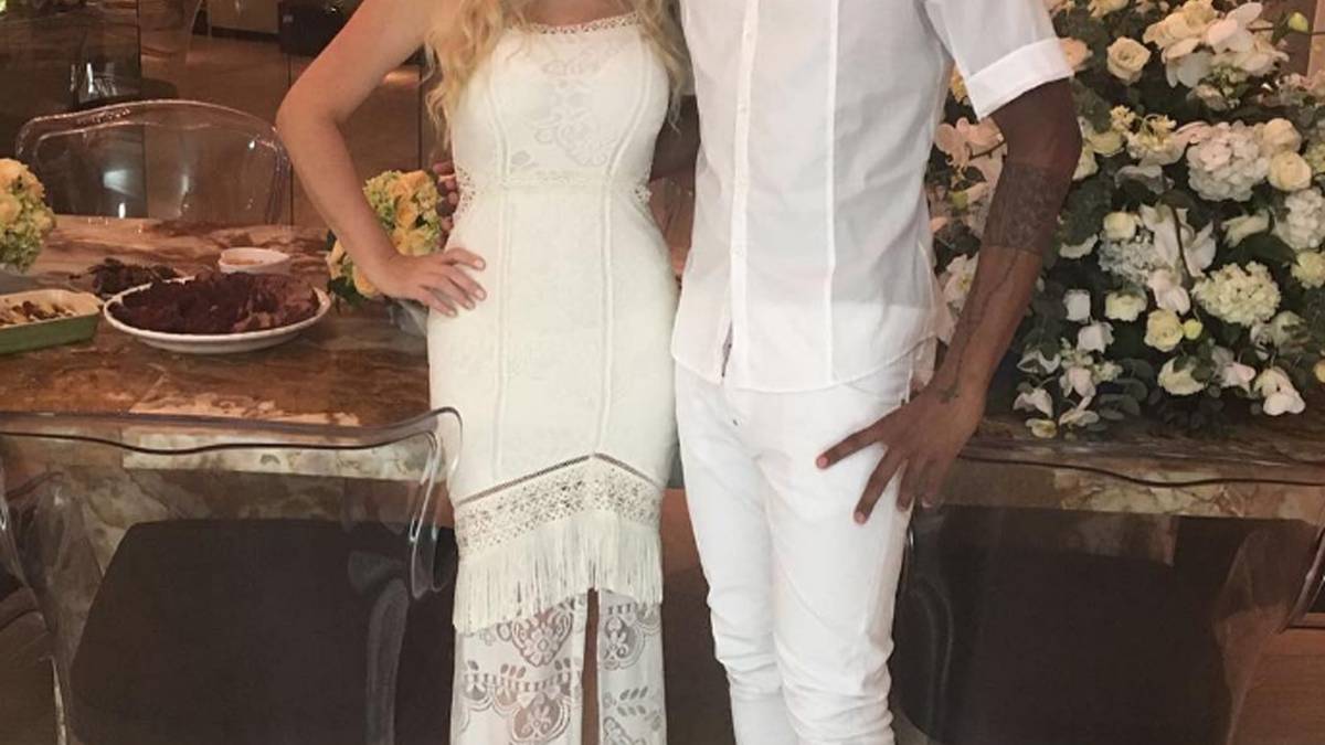 Ganz in Weiß ist anscheinend das Motto bei Schalkes Verteidiger Naldo