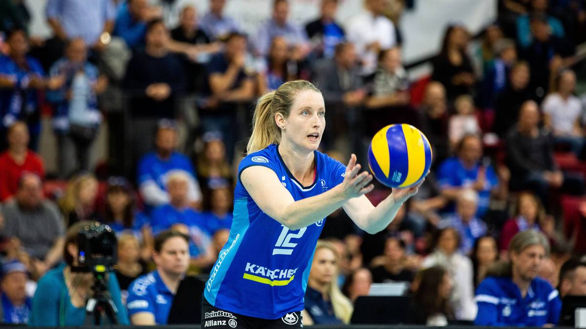 DEBORAH VAN DAELEN: Bereits von 2012 bis 2014 schlug die Niederländerin für den MTV auf, nach einem kurzen Zwischenstopp in Italien und einer einjährigen Spielpause kehrte sie schließlich 2015 zurück in die SCHARRena