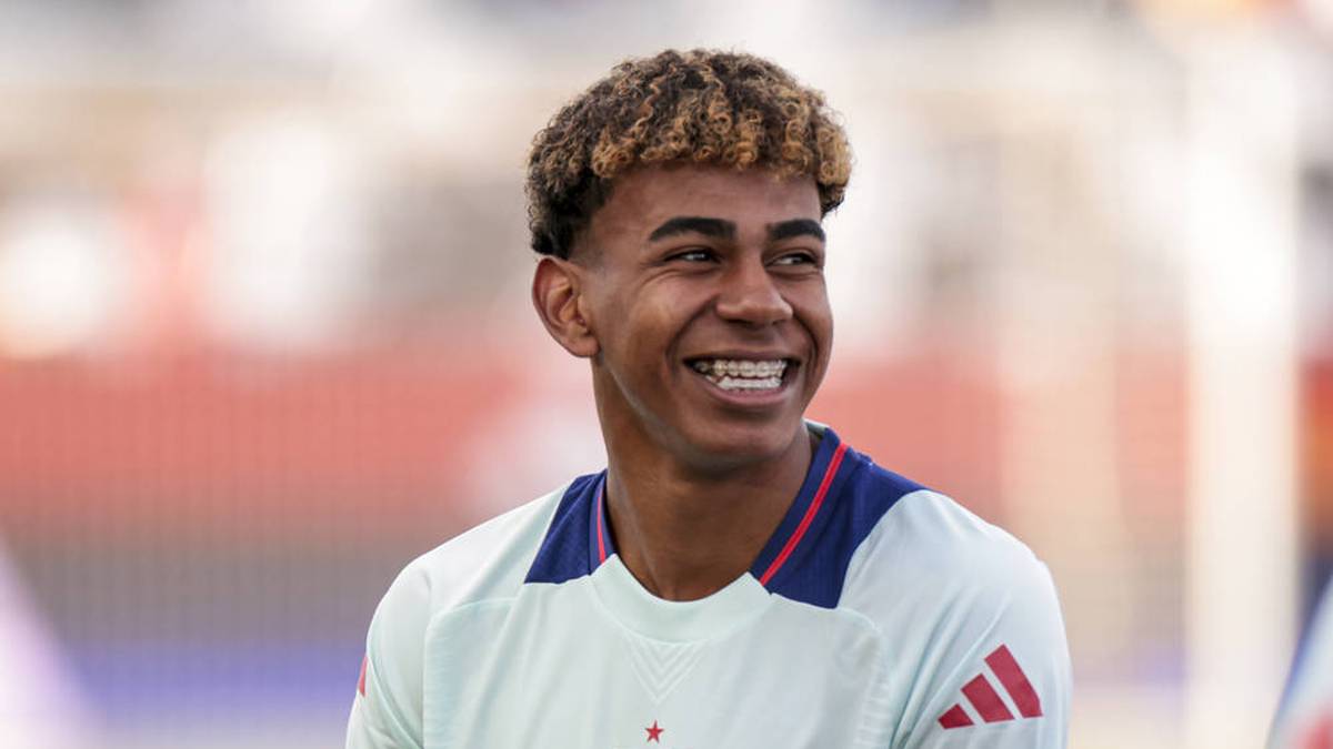 Lamine Yamal (16 Jahre, Spanien): Mit seinen 16 Jahren ist der Spanier der jüngste Spieler der EM-Endrunde – und könnte doch schon für mächtig Furore sorgen. Bereits in der Vergangenheit wirbelte der Flügelflitzer beim FC Barcelona, sein Marktwert wird bereits jetzt auf rund 90 Millionen Euro beziffert. 