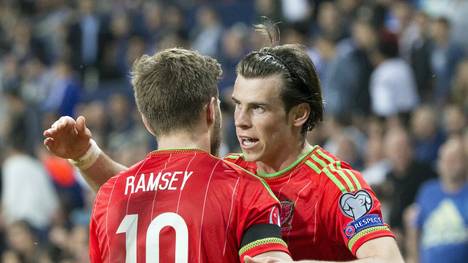 Aaron Ramsey (l.) und Gareth Bale treffen für Wales