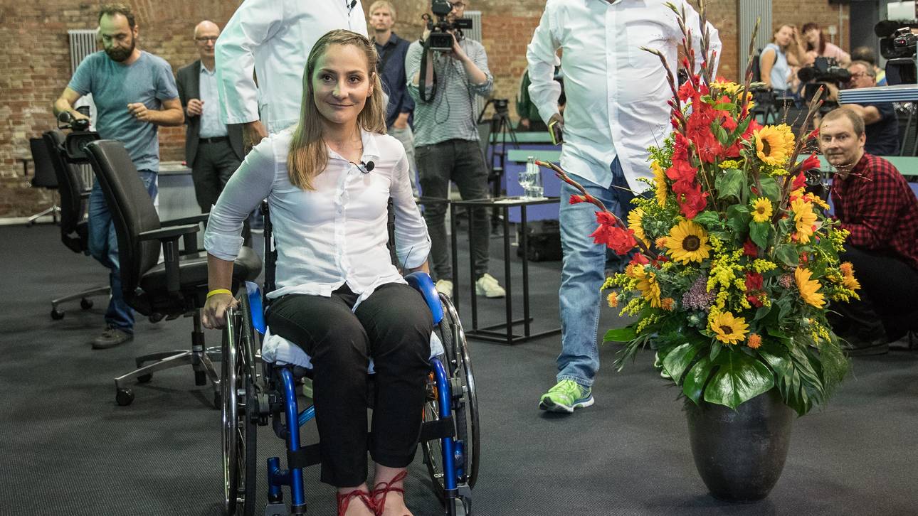 Vogel plant Gang in die Politik