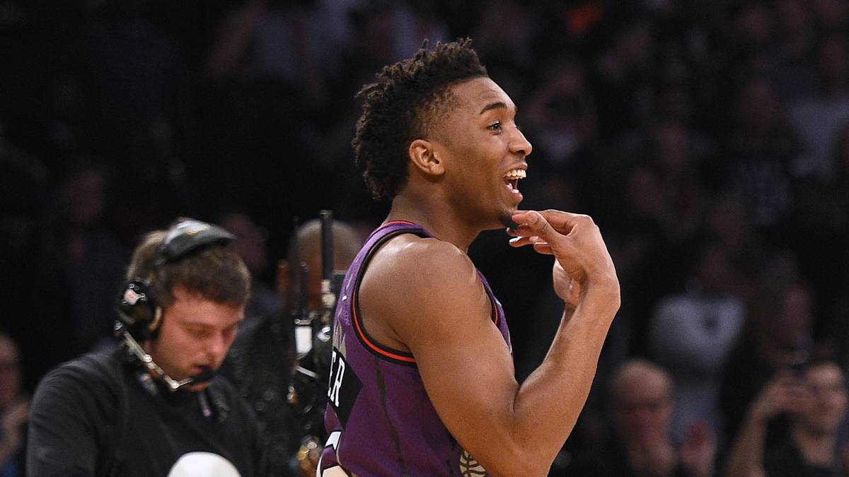 Im Finale ließ er dann weitere Höhepunkte folgen. Zunächst ließ er es nach Pass ans Brett einhändig mächtig krachen (50 Punkte), dann kam Vince Carter ins Spiel