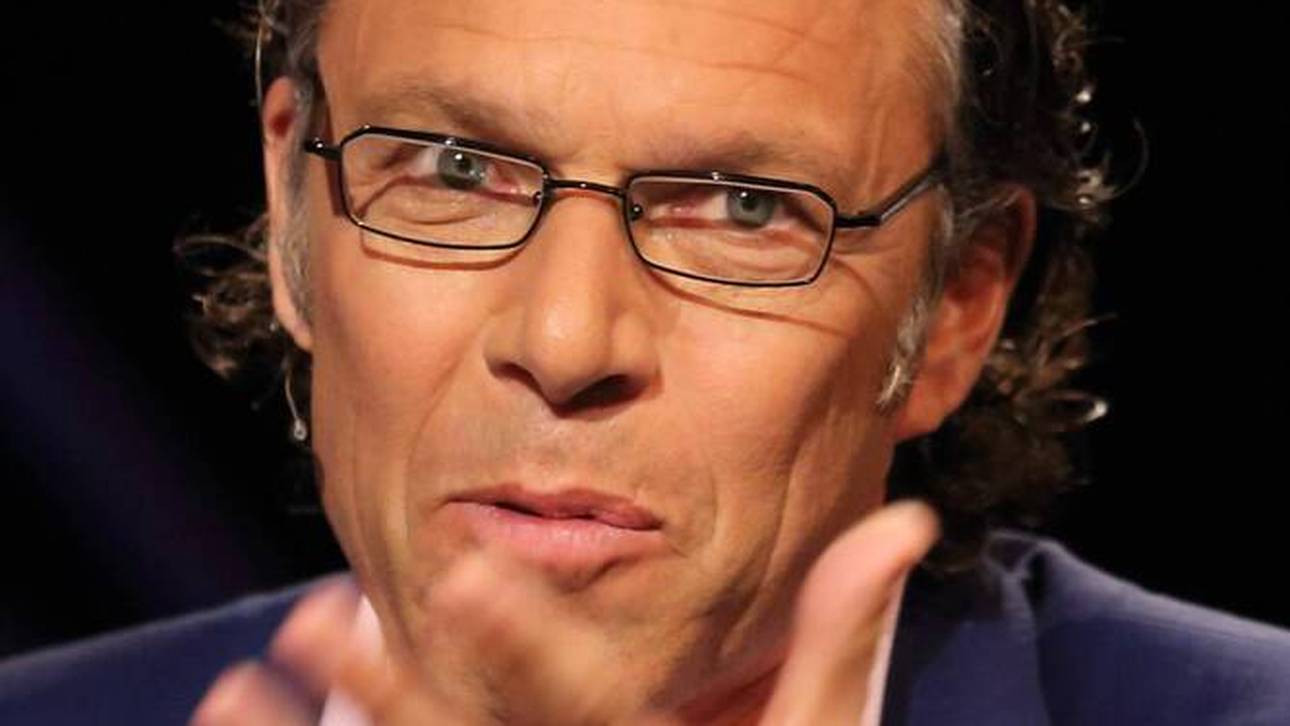 Urs Meier bei einem Auftritt im ZDF