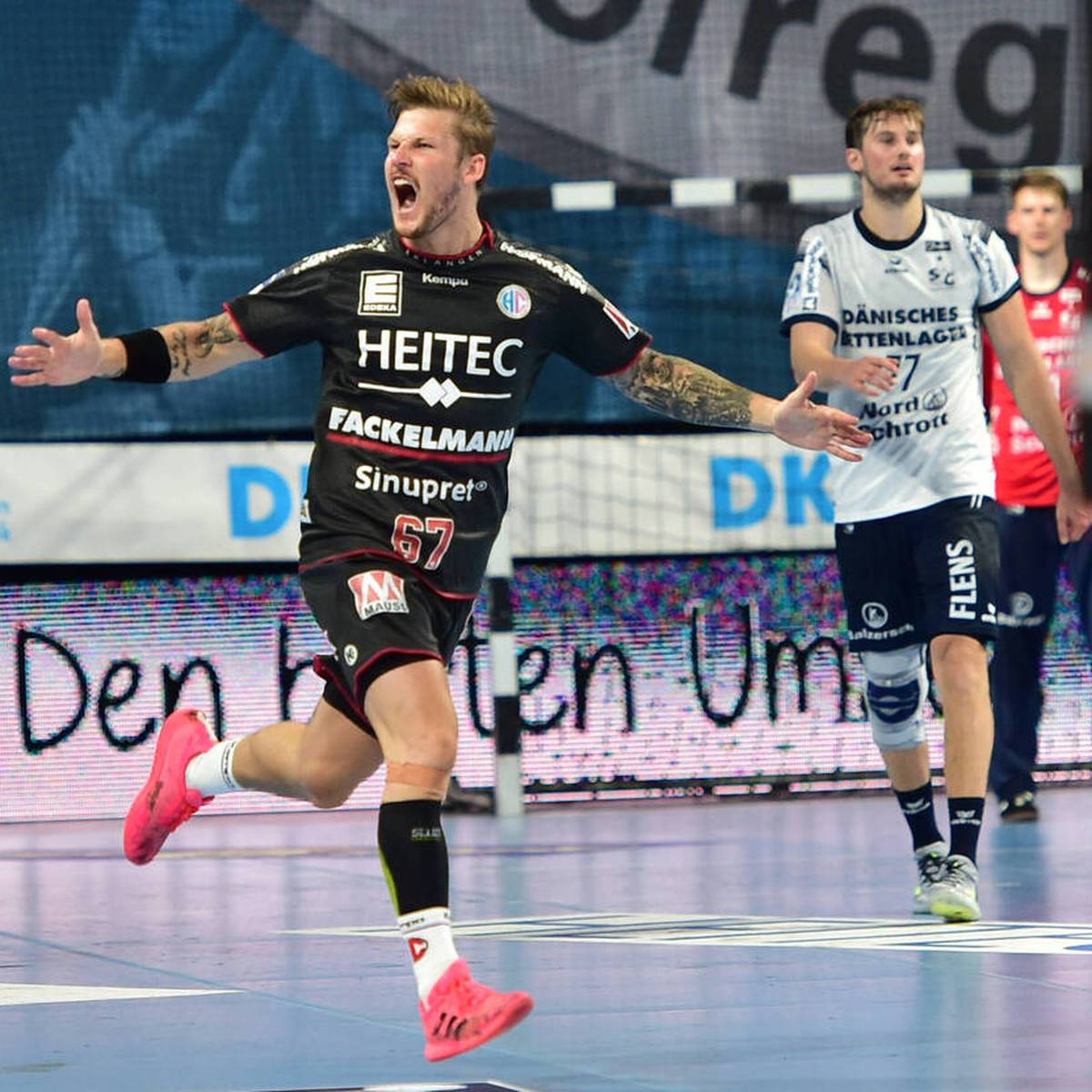 Handball-Bundesliga Flensburg besiegt Erlangen auf letzten Drücker im THW-Titel-Fernduell