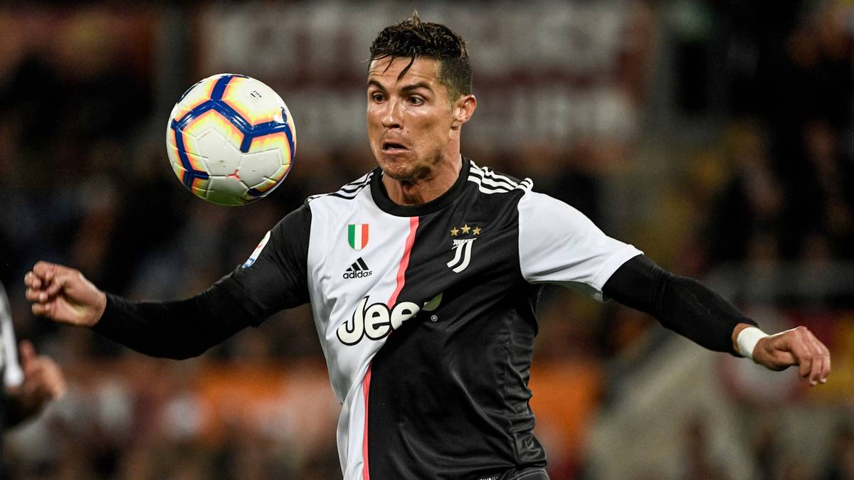 PLATZ 2 - CRISTIANO RONALDO: Fünffacher Weltfußballer, ebenso oft gewann "CR7" die Champions League. Ronaldo ist Rekordtorschütze der Königsklasse, in der spanischen La Liga auf Rang zwei mit 311 Treffern - in nur 292 Spielen. 2016 Europameister mit Portugal  