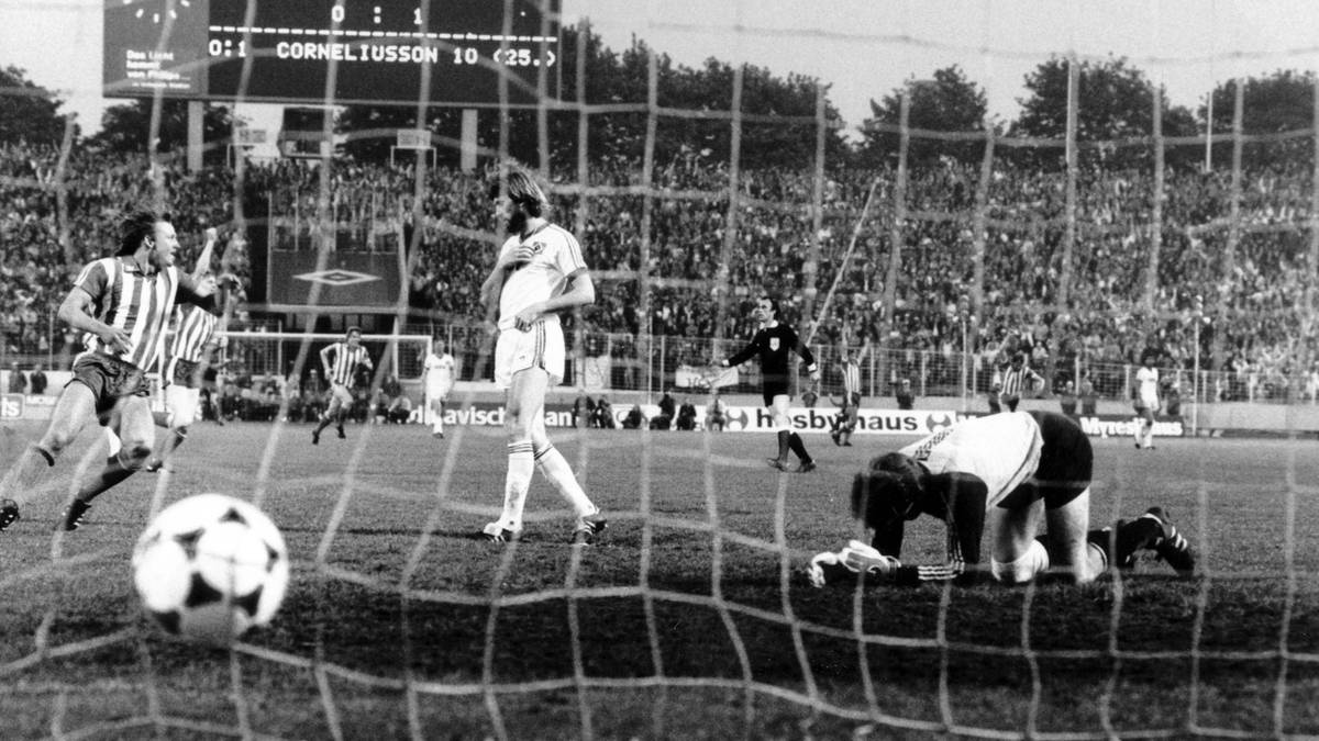UEFA-CUP 1982: Im Finale gegen IFK Götebörg unter dem damals noch jungen Trainer Sven-Göran Eriksson legt der HSV schon im Hinspiel bei den Schweden einen 0:1-Fehlstart hin. Im Rückspiel kommt es noch schlimmer für Hamburg: Magath, Hrubesch und Co. kassieren von den Schweden eine 0:3-Packung und müssen zusehen, wie Göteborg im Volkspark den Titel holt