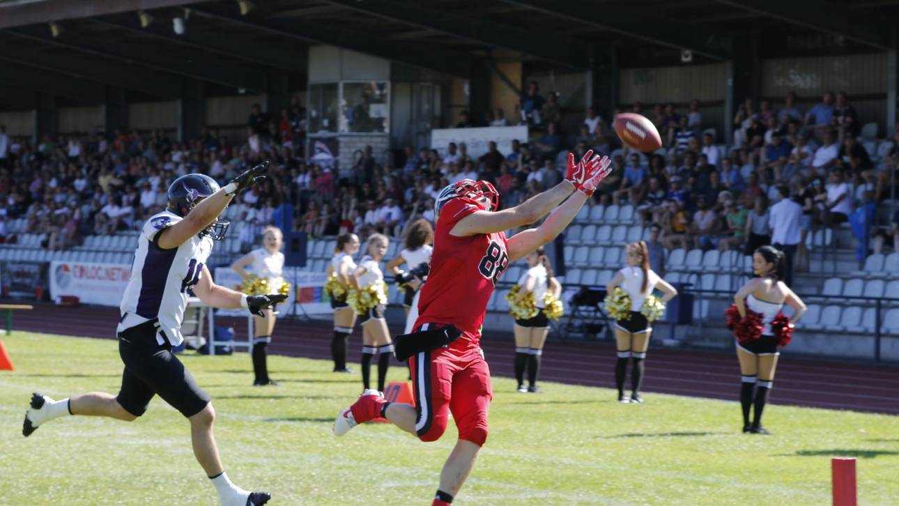 Tim Haver-Droeze fängt den Ball für die Düsseldorf Panther