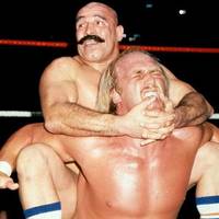 „Uns hat etwas verbunden, das nur Wrestler verstehen können“: WWE-Legende Hulk Hogan trauert um seinen verstorbenen Weggefährten Iron Sheik - trotz einer auch außerhalb des Rings nicht nur freundlichen Beziehung.