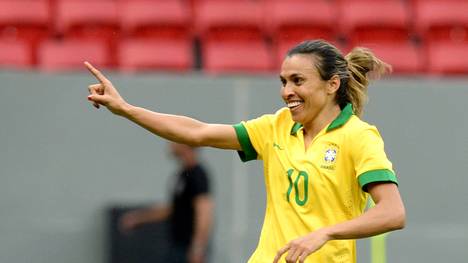 Marta feiert ihren 100. Treffer für die Selecao