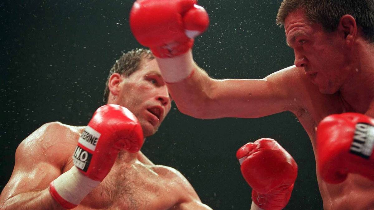 ...geht es im zweiten Aufeinandertreffen wesentlich deutlicher zu. Rocky kann Maske zu keiner Zeit bedrängen und verliert deutlich