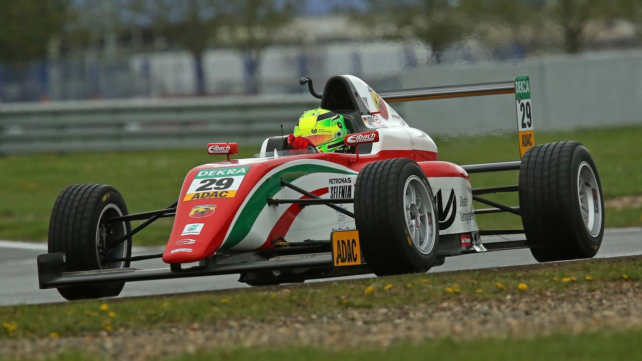 Schumacher sichert sich doppelte Pole