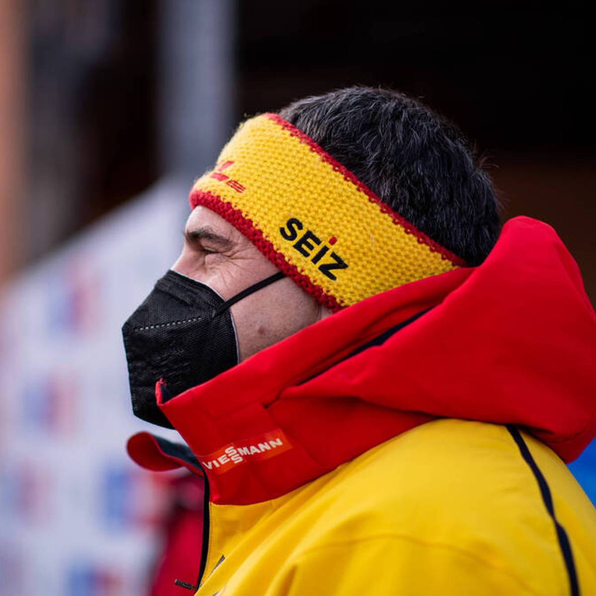 Georg Hackl kritisiert die Corona-Teststrategie bei den Olympischen Winterspielen in Peking scharf. Die Rodel-Ikone fordert zudem eine Verlegung der Spiele.