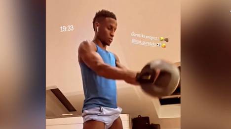 Bayern-Dauerreservist Bouna Sarr musste wegen anhaltender Patellasehnenprobleme am Knie operiert werden. Jetzt heißt es so schnell wie möglich wieder fit werden für den Senegalesen. 