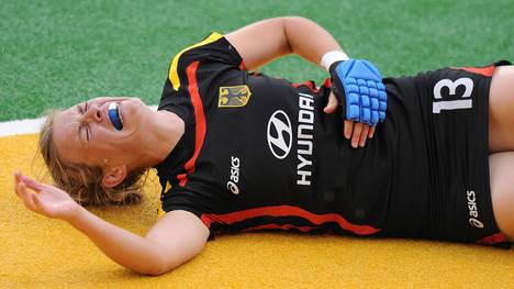 Katharina Otte of Germany collapses in p