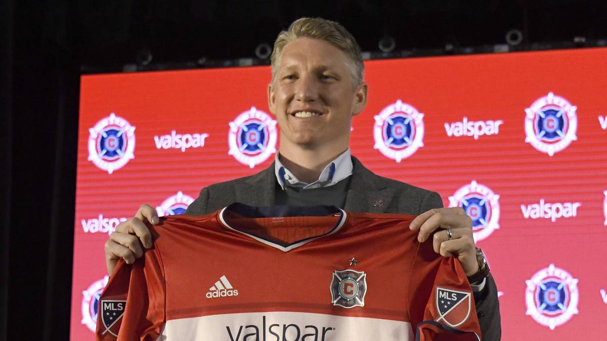 Der Sechser zieht die Konsequenzen und wechselt im März 2017 in die US-amerikanische MLS. Bei Chicago Fire will der damals 32-Jährige den Spaß am Fußball wieder finden, sein Vertrag läuft über ein Jahr