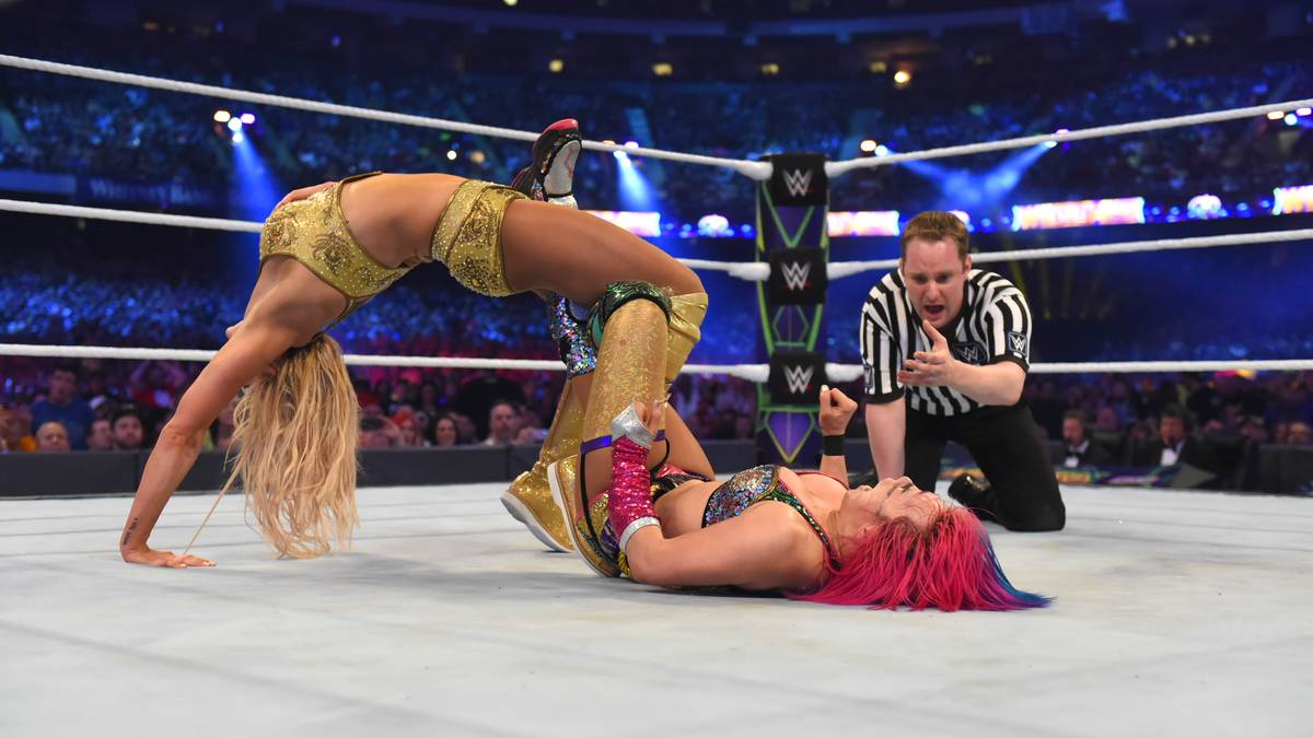 Überraschend endet die zweieinhalb Jahre lange Siegesserie der Japanerin. Charlotte zwingt sie mit dem Figure-Eight zur Aufgabe