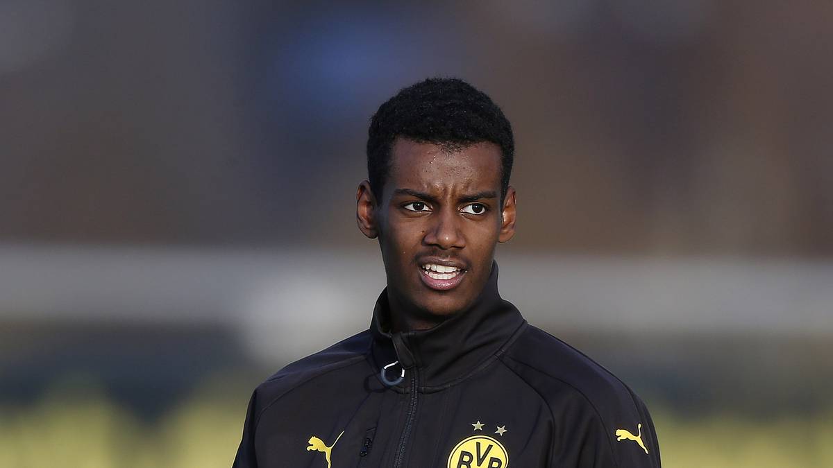 ALEXANDER ISAK: Einer der Rohdiamanten, die noch auf ihren Durchbruch im Team der Dortmunder warten. Isak würde die interne Lösung darstellen. Aber wäre überhaupt schon so weit, um Aubameyangs Verlust zu kompensieren?