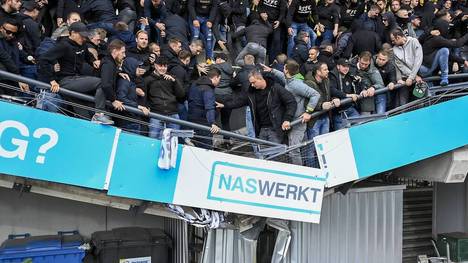 Nach dem Siegestaumel von Fans von Vitesse Arnheim stürzten einige Ränge der Stadion-Tribüne im niederländischen Nijmegen ein
