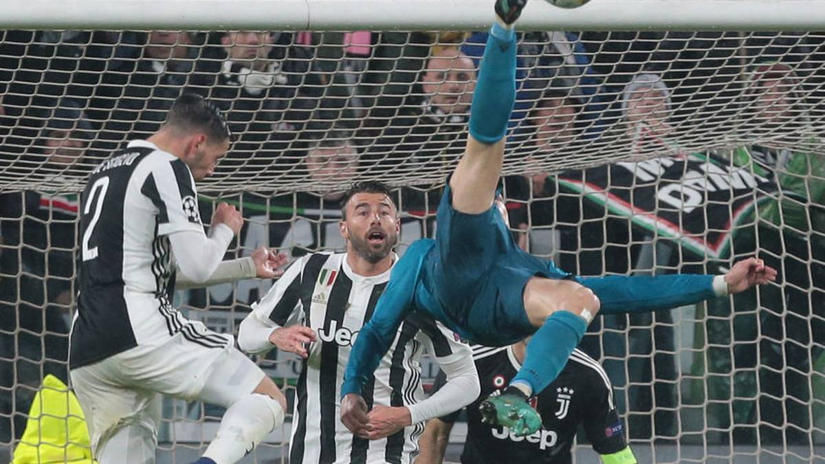 Nach einer Flanke setzt der Portugiese zum Fallrückzieher an - und versenkt diesen auf herausragende Weise im Netz. Selbst Juves Fans applaudieren Ronaldo, der später nach Turin wechselt, nach seinem Traumtor. SPORT1 zeigt die spektakulärsten Tore der Geschichte
