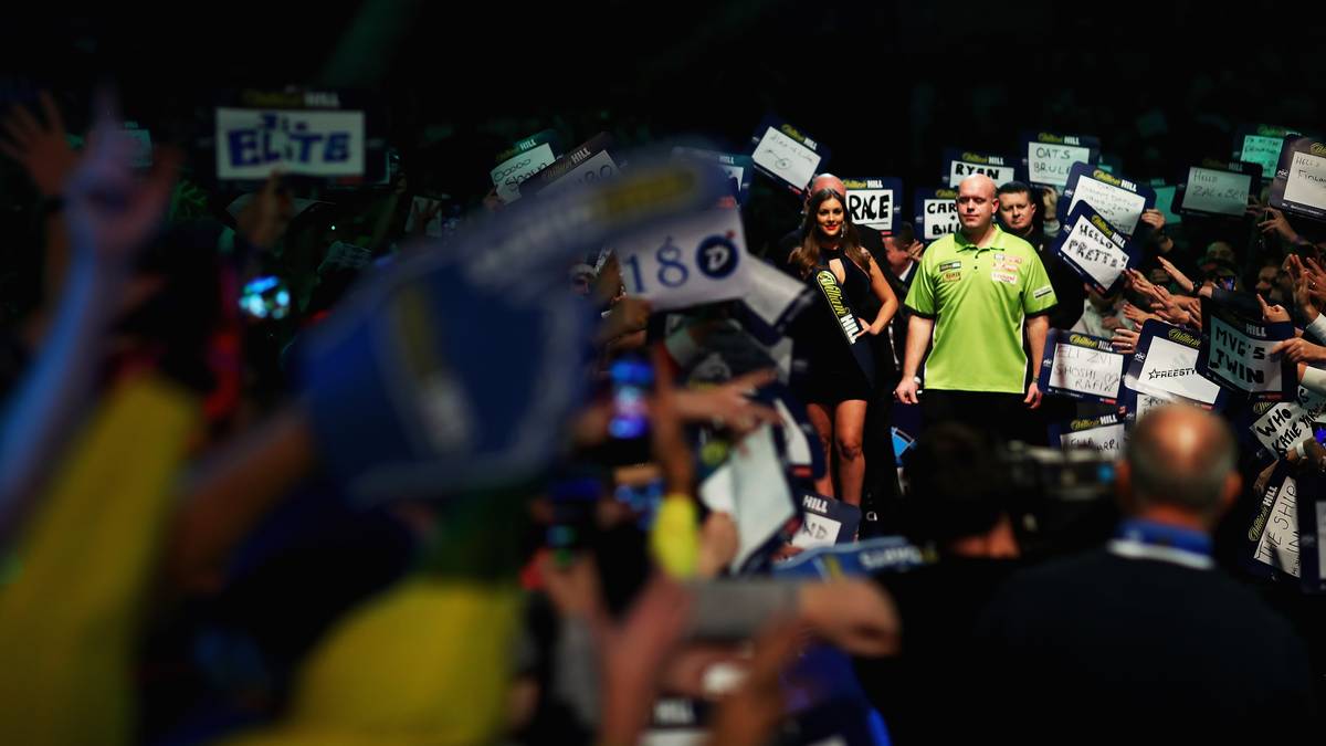 PLATZ 1 - Michael van Gerwen (Niederlande): Auch in diesem Jahr führt der Weg nur über den Titelverteidiger. Nach starken Vorstellungen in den ersten Runden, bracht Gerwyn Price MvG erstmals ins Wanken - doch am Ende triumphierte einmal mehr der Niederländer